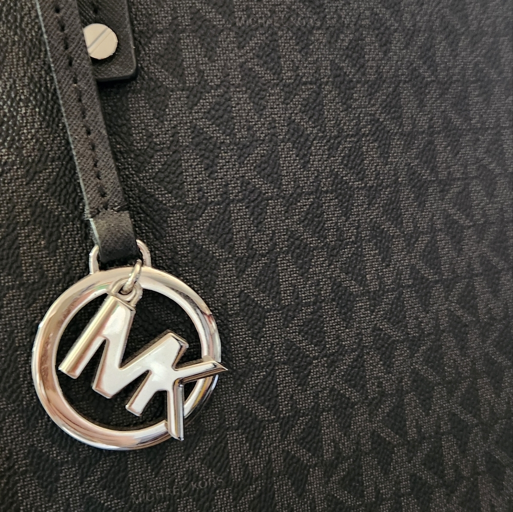 Michael Kors Brand NEW purse, wallet and bag insert. - Picture 6 of 6